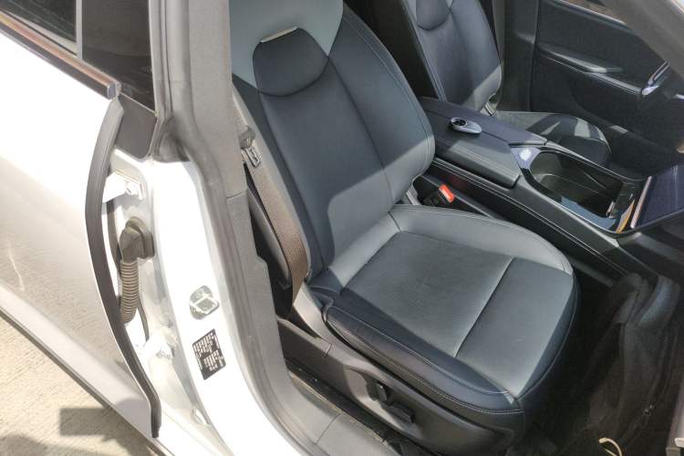 Used NETA S 2022 Extended-Range Version 1160 km Range Rear-Wheel Drive Mid-Grade Right Front Seat