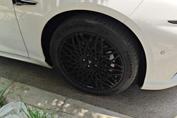 Used NETA S 2022 Extended-Range Version 1160 km Range Rear-Wheel Drive Mid-Grade Right Front Wheel Hub