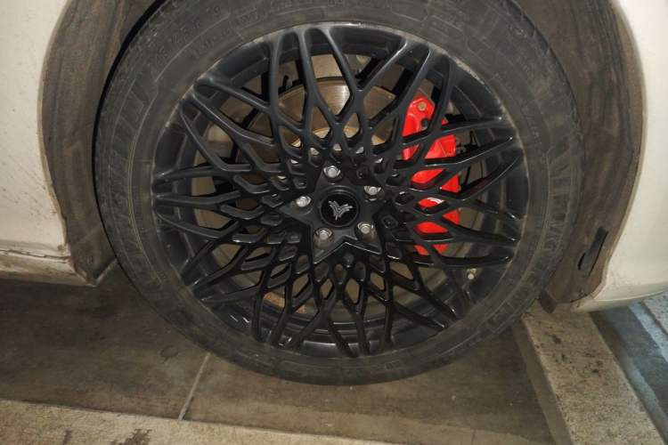 Used NETA S 2022 All-Electric 715 km Range Rear-Drive Deluxe Version Right Front Wheel Hub