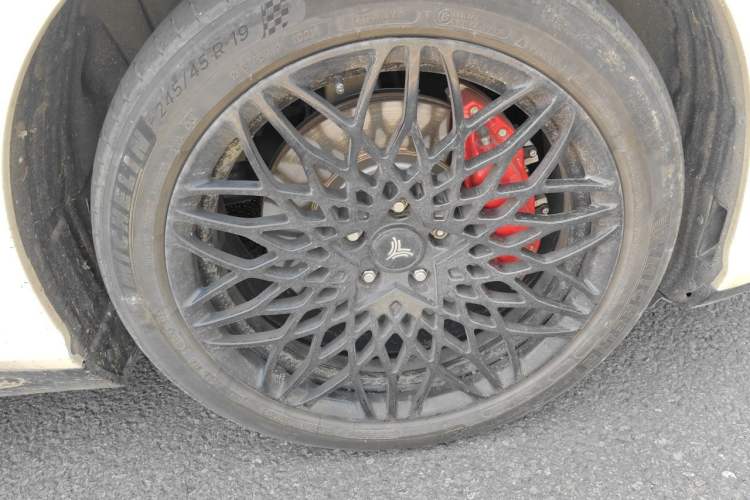 Used NETA S 2022 All-Electric 650 km Four-Wheel Drive Premium Version Right Front Wheel Hub