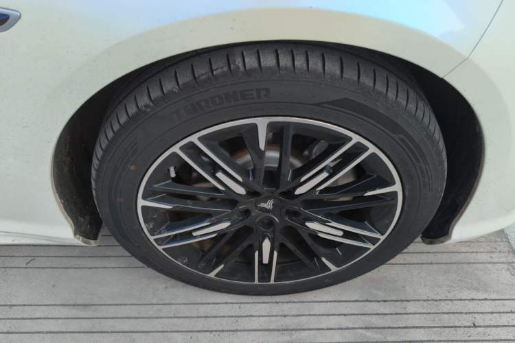 Used NETA S 2022 Extended-Range Version 1160 km Range Rear-Wheel Drive Mid-Grade Right Front Wheel Hub