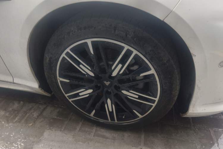 Used NETA S 2022 Extended-Range Version 1160 km Range Rear-Wheel Drive Mid-Grade Right Front Wheel Hub