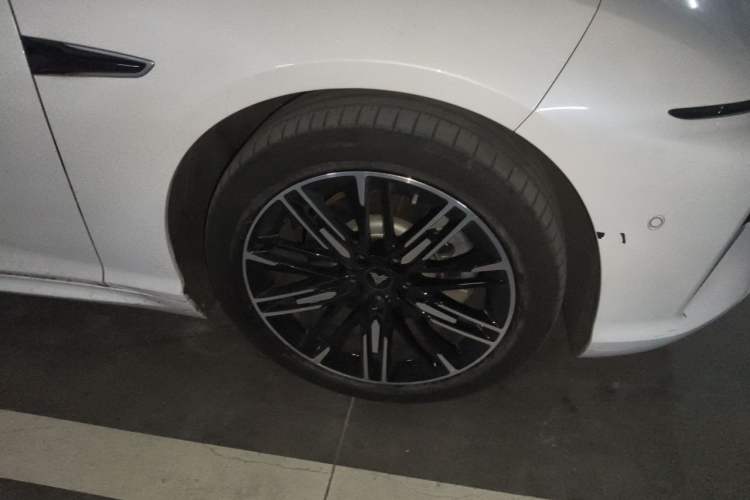 Used NETA S 2022 Extended-Range Version 1160 km Range Rear-Wheel Drive Mid-Grade Right Front Wheel Hub