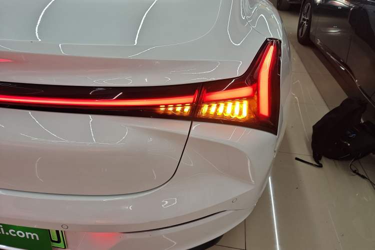 Used NETA S 2022 Extended-Range Version 1160 km Range Rear-Wheel-Drive Compact Edition Right Rear Taillight