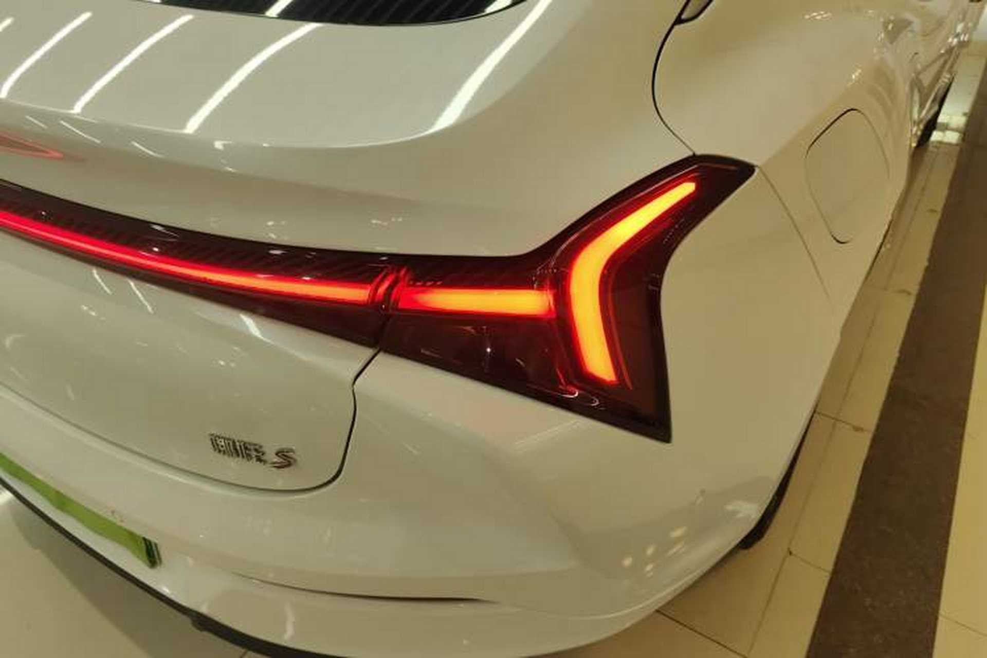 Used NETA S 2022 Extended-Range Version 1160 km Range Rear-Wheel-Drive Compact Edition Right Rear Taillight