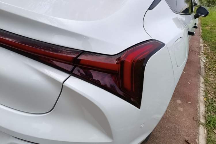 Used NETA S 2022 Extended-Range Version 1160 km Rear-Drive Big Edition Right Rear Taillight
