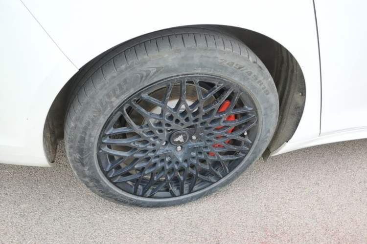 Used NETA S 2022 All-Electric 715 km Range Rear-Drive Deluxe Version Right Rear Wheel Hub