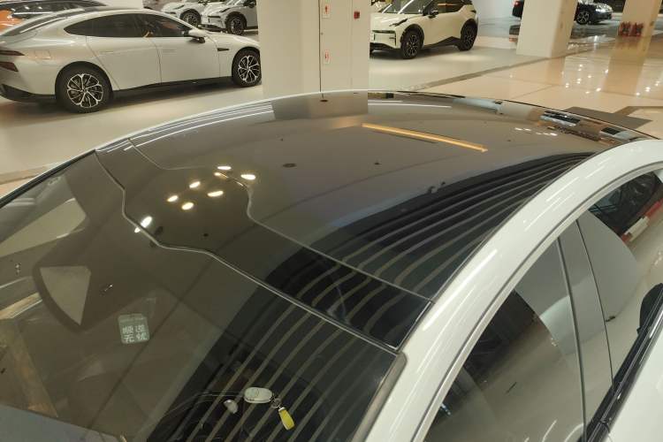Used NETA S 2022 Extended-Range Version 1160 km Range Rear-Wheel-Drive Compact Edition Roof