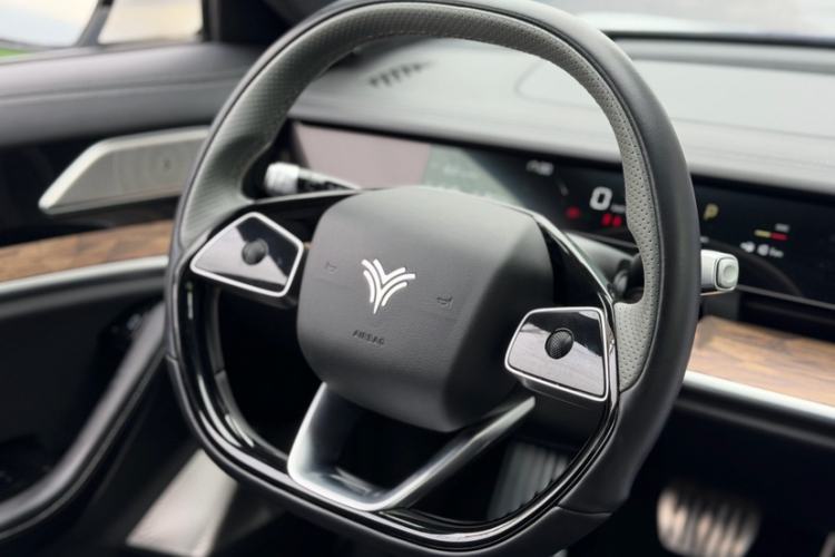Used NETA S 2022 Extended-Range Version 1160 km Range Rear-Wheel-Drive Compact Edition Steering Wheel