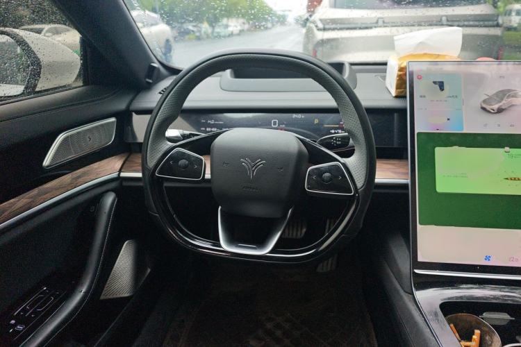 Used NETA S 2022 All-Electric 715 km Range Rear-Drive Deluxe Version Steering Wheel