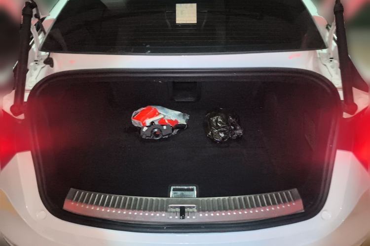 Used NETA S 2022 Extended-Range Version 1160 km Range Rear-Wheel-Drive Compact Edition Trunk