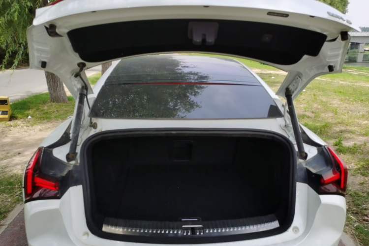 Used NETA S 2022 All-Electric 715 km Range Rear-Drive Deluxe Version Trunk