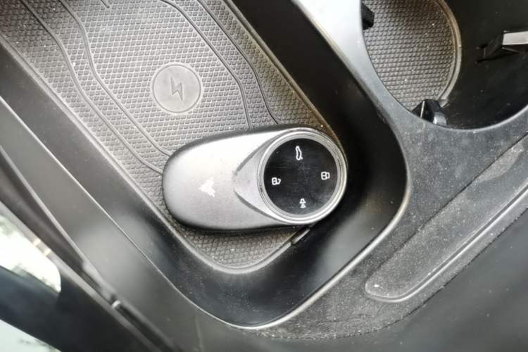 Used NETA S 2022 All-Electric 715 km Range Rear-Drive Deluxe Version Vehicle Key