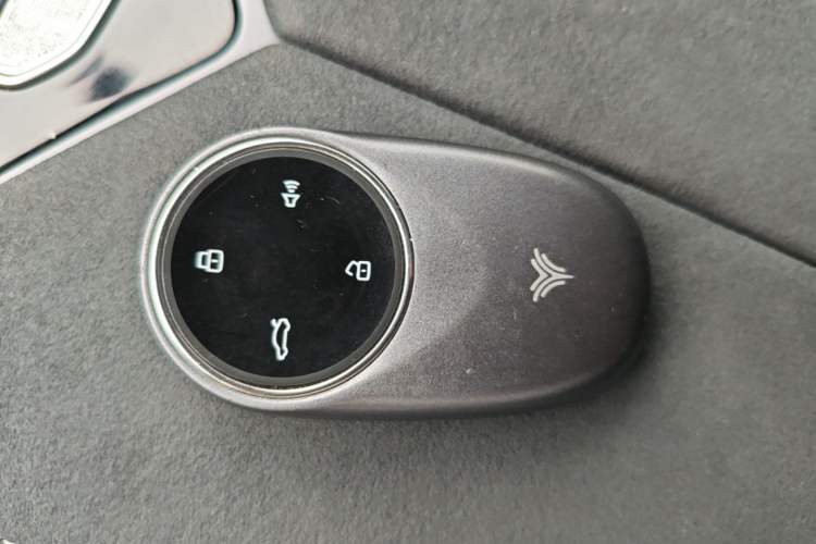 Used NETA S 2022 All-Electric 650 km Four-Wheel Drive Premium Version Vehicle Key