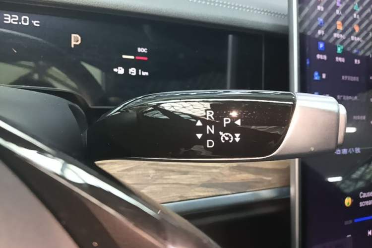 Used NETA S 2023 All-Electric 520 km Range Rear-Drive Version Gear Lever