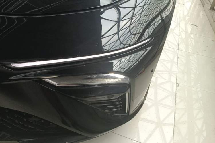 Used NETA S 2023 All-Electric 520 km Range Rear-Drive Version Left Front Headlight
