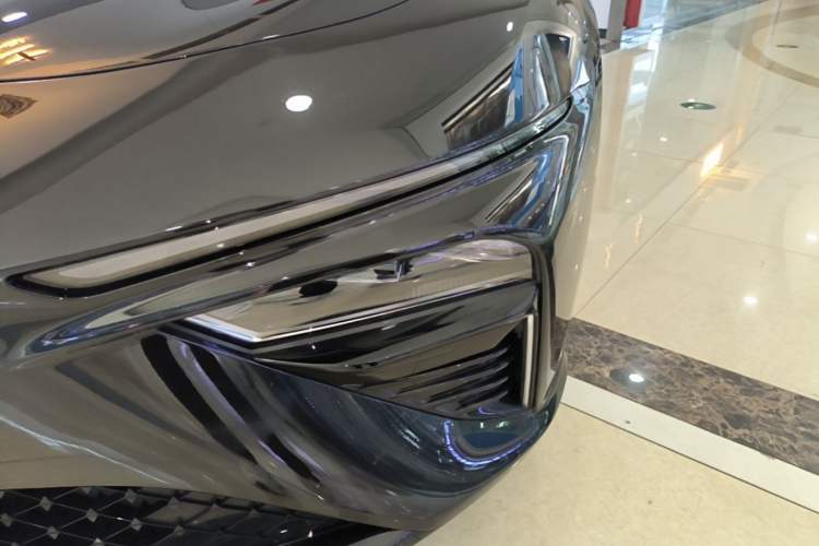Used NETA S 2023 Pure Electric 520km Rear-Drive Lite Version Left Front Headlight