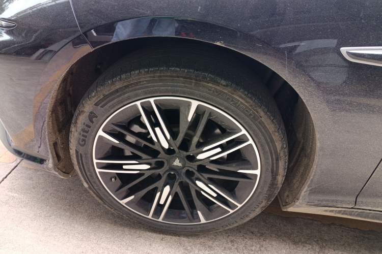 Used NETA S 2023 Pure Electric 520km Rear-Drive Lite Version Left Front Wheel Hub
