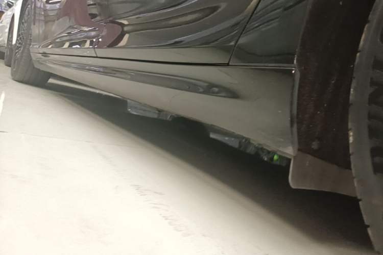 Used NETA S 2023 All-Electric 520 km Range Rear-Drive Version Left Side Sill