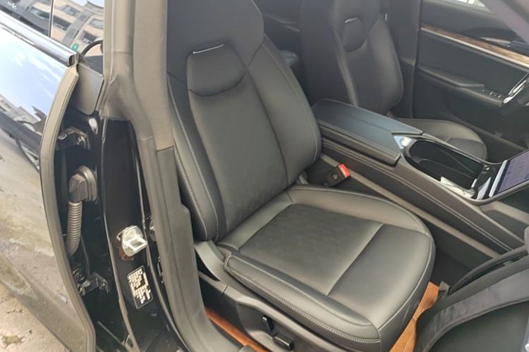 Used NETA S 2023 All-Electric 520 km Range Rear-Drive Version Right Front Seat
