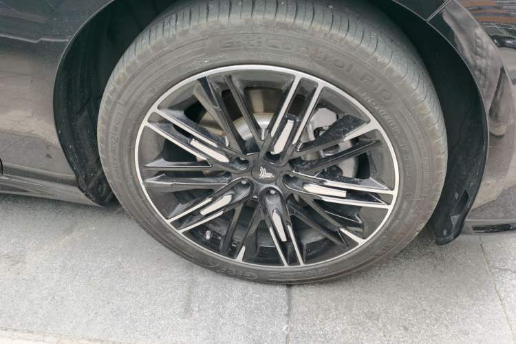 Used NETA S 2023 Pure Electric 520km Rear-Drive Lite Version Right Front Wheel Hub