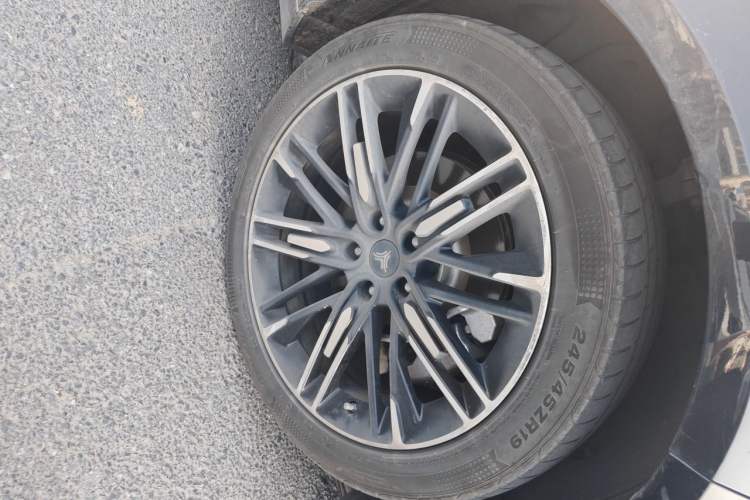 Used NETA S 2023 Pure Electric 520km Rear-Drive Lite Version Right Front Wheel Hub