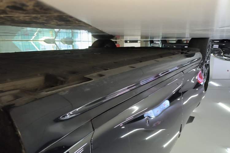 Used NETA S 2023 Pure Electric 520km Rear-Drive Lite Version Right Side Sill