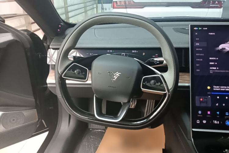 Used NETA S 2023 All-Electric 520 km Range Rear-Drive Version Steering Wheel