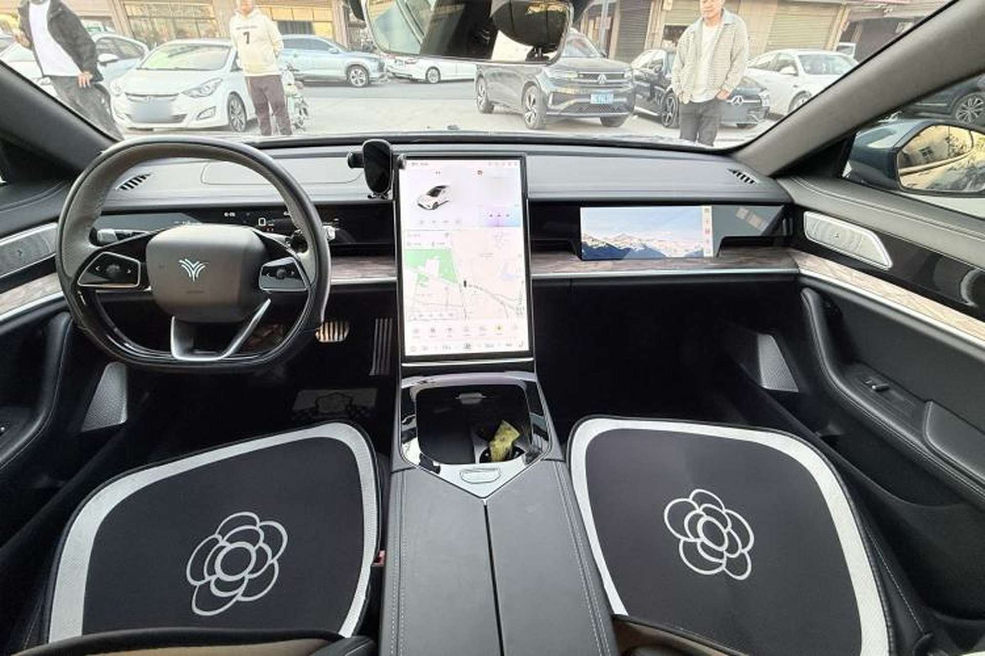 Used NETA S 2023 All-Electric 520 km Range Rear-Drive Version Interior 4