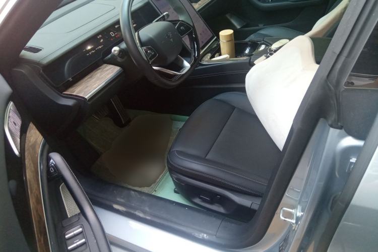 Used NETA S 2023 All-Electric 520 km Range Rear-Drive Version Left Front Seat