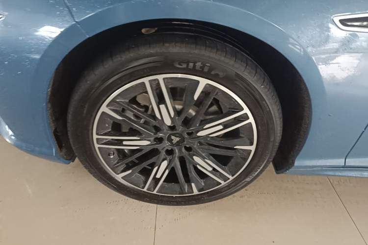 Used NETA S 2023 Pure Electric 520km Rear-Drive Lite Version Left Front Wheel Hub