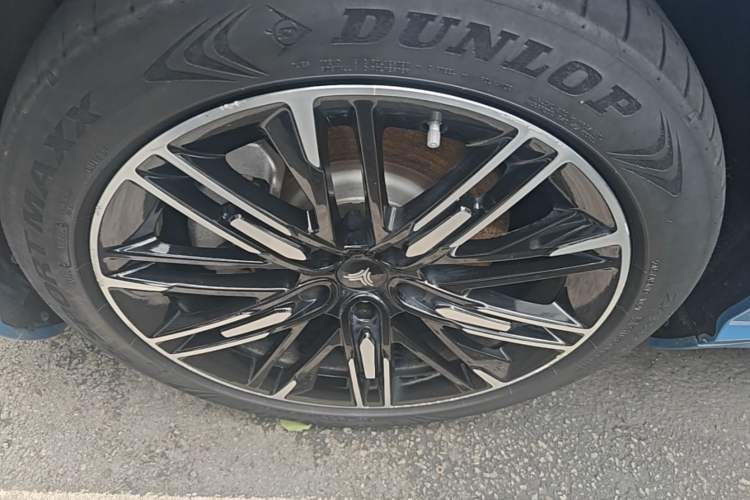 Used NETA S 2023 All-Electric 520 km Range Rear-Drive Version Left Front Wheel Hub