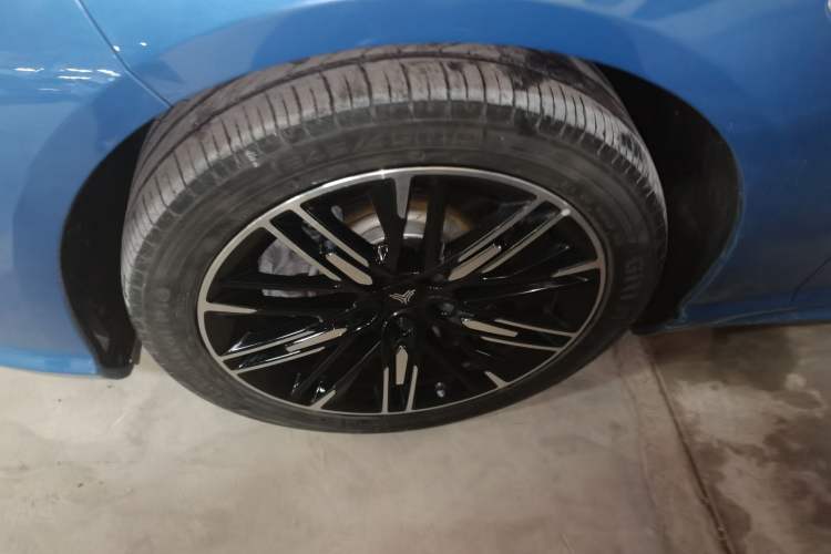 Used NETA S 2023 Pure Electric 520km Rear-Drive Lite Version Left Front Wheel Hub