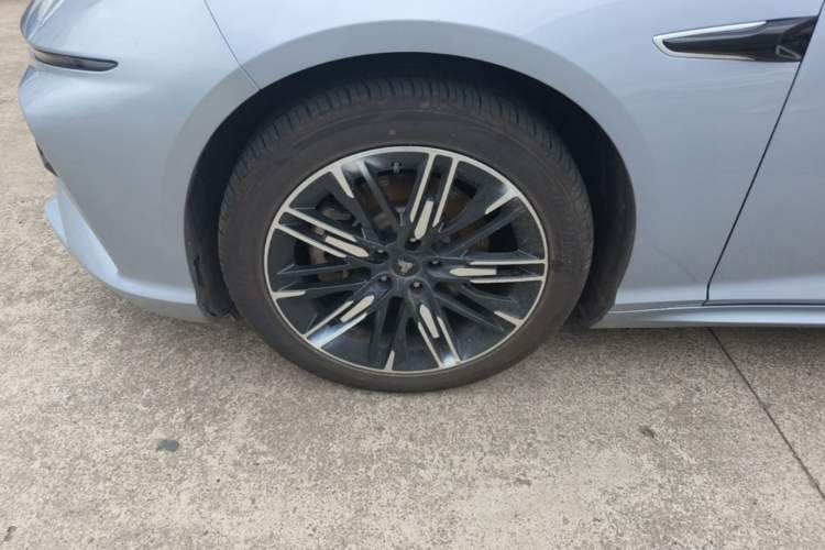 Used NETA S 2023 Pure Electric 520km Rear-Drive Lite Version Left Front Wheel Hub