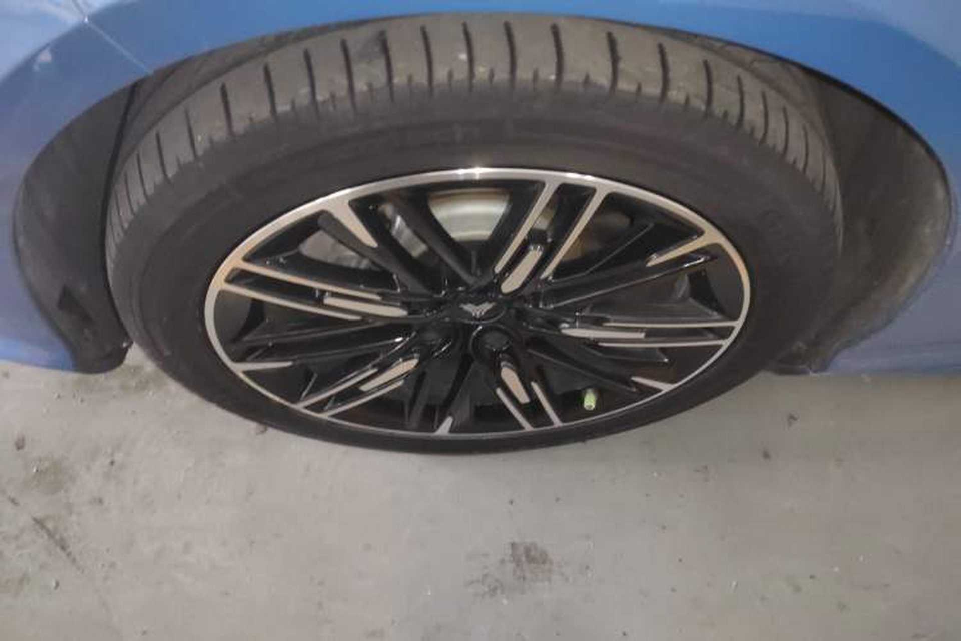 Used NETA S 2023 Pure Electric 520km Rear-Drive Lite Version Left Front Wheel Hub