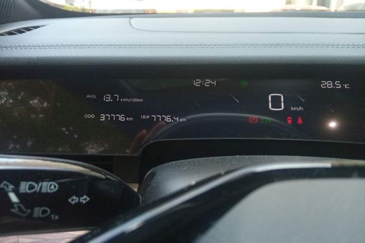 Used NETA S 2023 All-Electric 520 km Range Rear-Drive Version Odometer Close Up