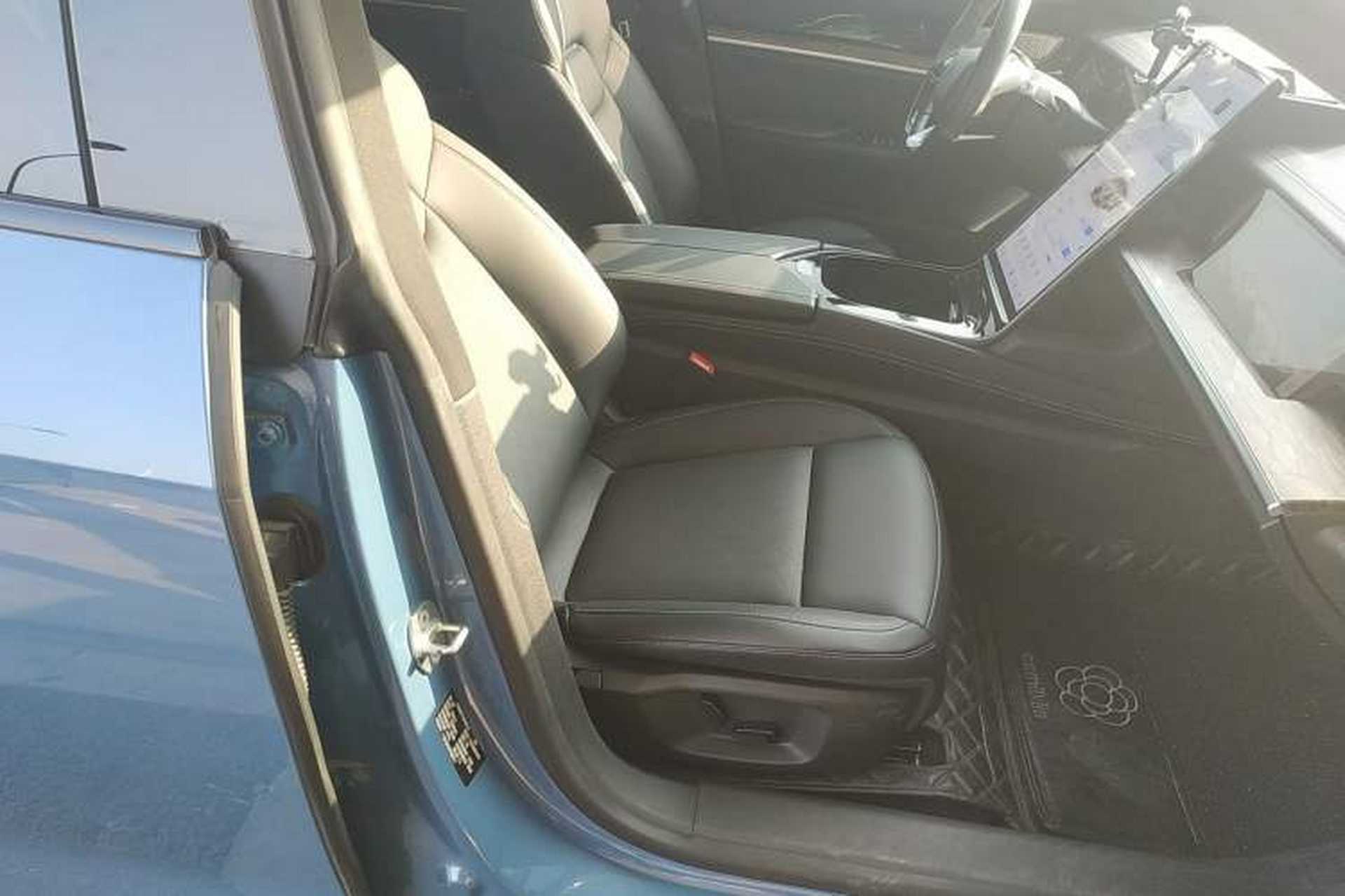 Used NETA S 2023 All-Electric 520 km Range Rear-Drive Version Right Front Seat