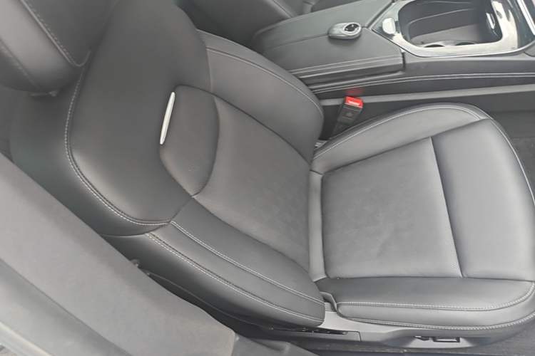 Used NETA S 2023 All-Electric 520 km Range Rear-Drive Version Right Front Seat
