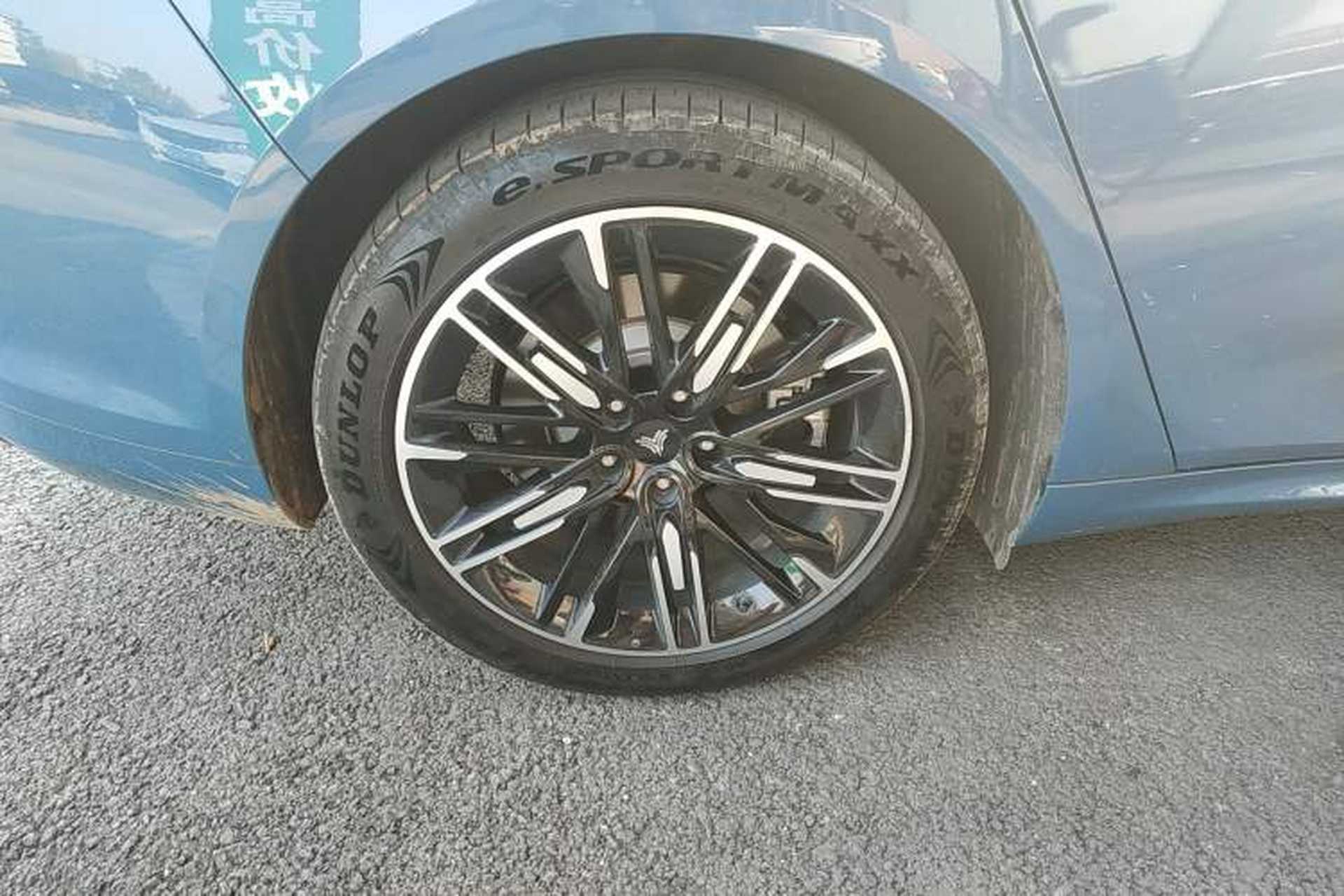 Used NETA S 2023 All-Electric 520 km Range Rear-Drive Version Right Rear Wheel Hub