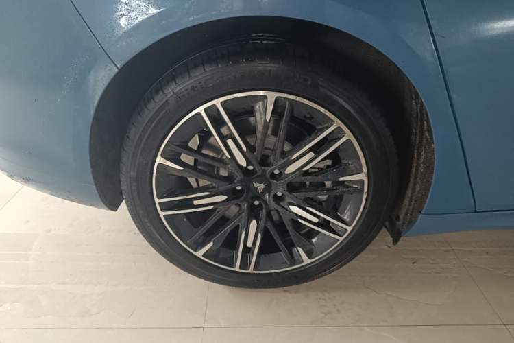 Used NETA S 2023 Pure Electric 520km Rear-Drive Lite Version Right Rear Wheel Hub