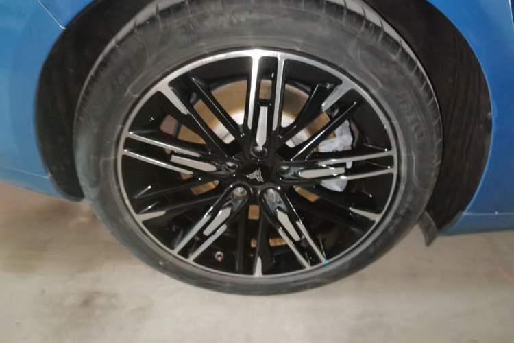 Used NETA S 2023 Pure Electric 520km Rear-Drive Lite Version Right Rear Wheel Hub