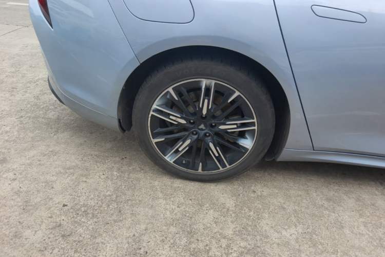 Used NETA S 2023 Pure Electric 520km Rear-Drive Lite Version Right Rear Wheel Hub