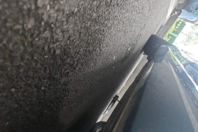 Used NETA S 2023 All-Electric 520 km Range Rear-Drive Version Right Side Sill