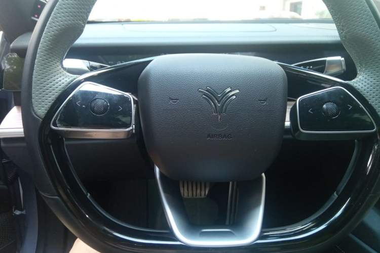 Used NETA S 2023 All-Electric 520 km Range Rear-Drive Version Steering Wheel