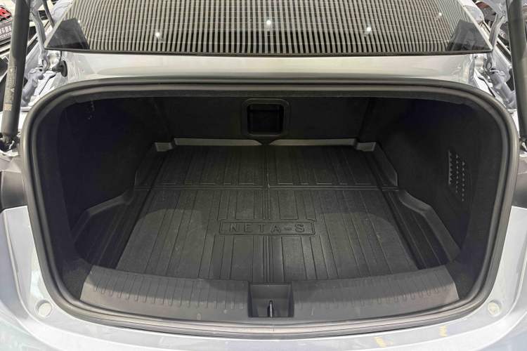 Used NETA S 2023 Pure Electric 520km Rear-Drive Lite Version Interior 12