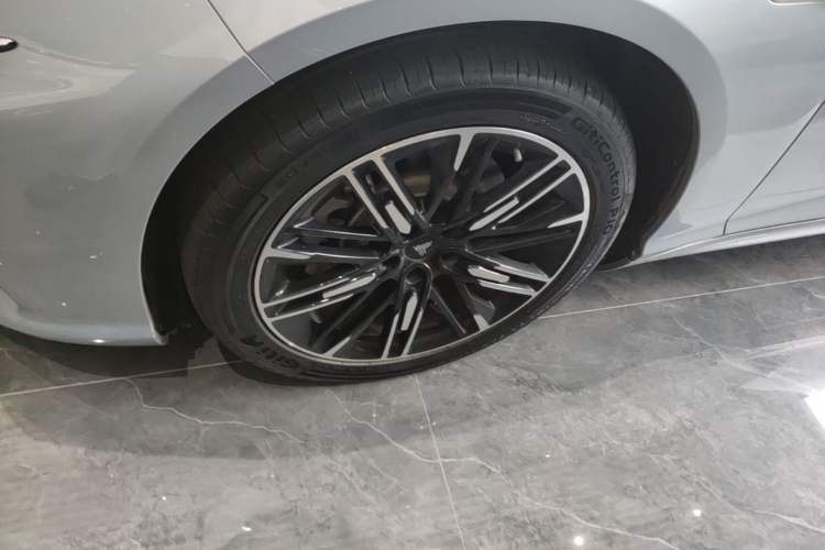 Used NETA S 2023 Pure Electric 520km Rear-Drive Lite Version Left Front Wheel Hub