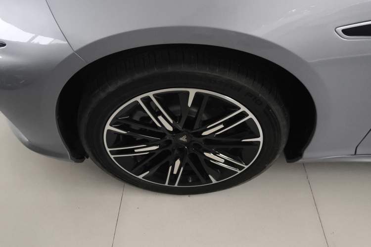 Used NETA S 2023 Pure Electric 520km Rear-Drive Lite Version Left Front Wheel Hub