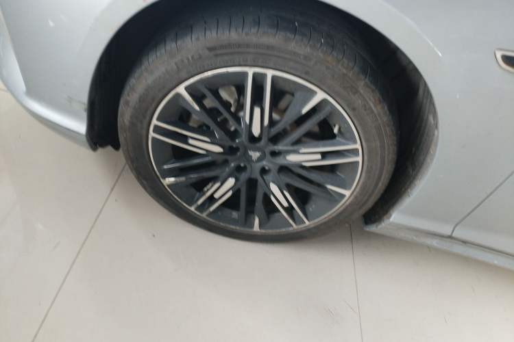 Used NETA S 2023 Pure Electric 520km Rear-Drive Lite Version Left Front Wheel Hub