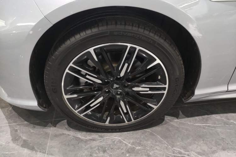 Used NETA S 2023 Pure Electric 520km Rear-Drive Lite Version Left Front Wheel Hub