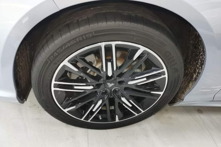 Used NETA S 2023 Pure Electric 520km Rear-Drive Lite Version Left Front Wheel Hub